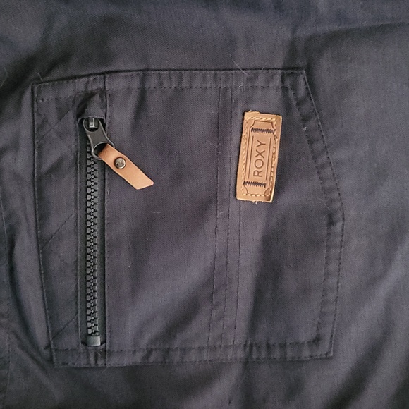 Roxy snowboarder pants. Size: LARGE Color: Black - Picture 4 of 7